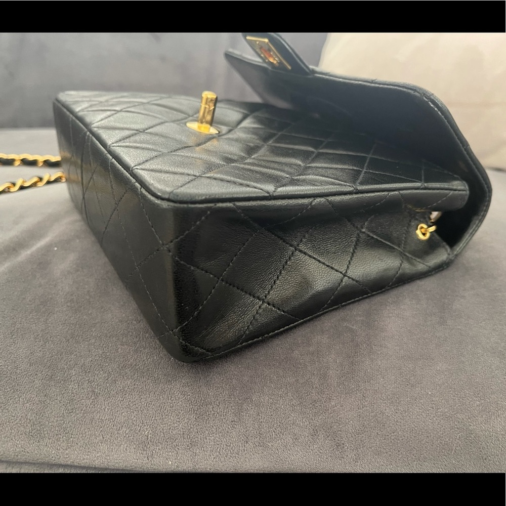 Authentic Chanel classic crossbody flap bag - Picture 7 of 13